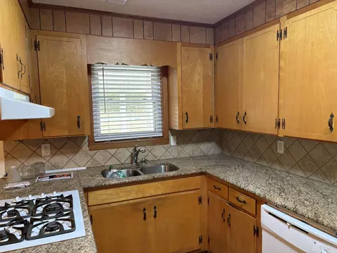 Kitchen - 69 Leonard Loop, Damascus, AR 72039 photo 2 of 2