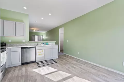 Entry Way - 2017 Milburn Dr, Benton, AR 72015 photo 2 of 3
