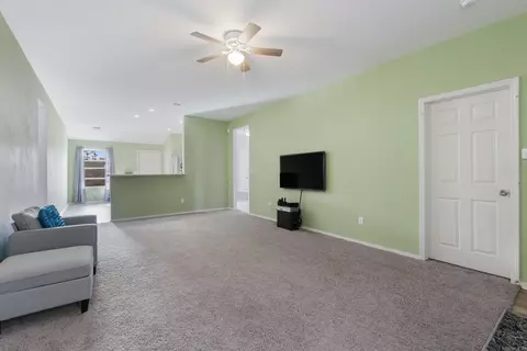 Living - 2017 Milburn Dr, Benton, AR 72015 photo 4 of 6