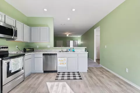 Kitchen - 2017 Milburn Dr, Benton, AR 72015 photo 5 of 5