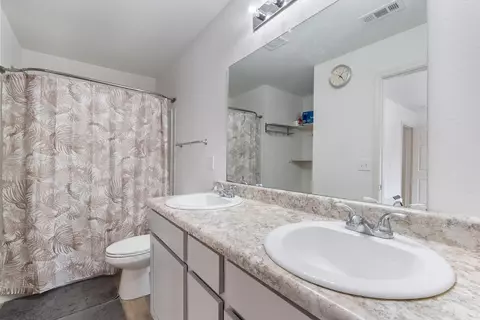 Bath - 2017 Milburn Dr, Benton, AR 72015 photo 2 of 2