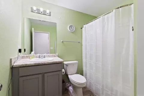 Bath - 2017 Milburn Dr, Benton, AR 72015 photo 1 of 2