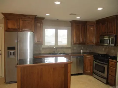 Kitchen - 519 Derek Ct, Alexander, AR 72002 photo 2 of 2
