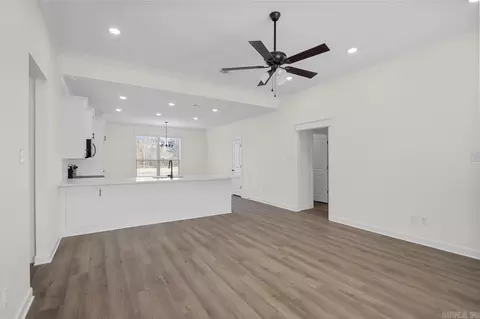 Entry Way - 922 Villa Vista Loop, Cabot, AR 72023 photo 3 of 6