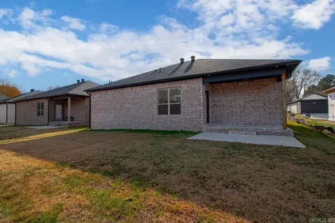 Exterior - 922 Villa Vista Loop, Cabot, AR 72023 photo 7 of 10
