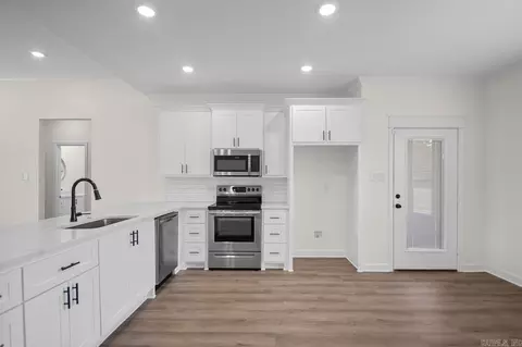Kitchen - 922 Villa Vista Loop, Cabot, AR 72023 photo 1 of 1