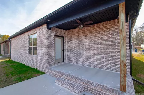 Exterior - 922 Villa Vista Loop, Cabot, AR 72023 photo 6 of 10
