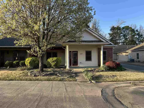 607 Stagecoach Village Cir, Little Rock, AR 72210