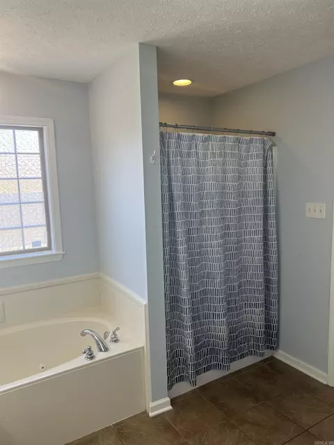 Bath - 470 Nottingham Cir, Cabot, AR 72023 photo 3 of 8