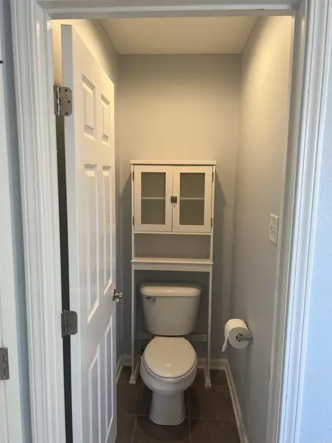 Bath - 470 Nottingham Cir, Cabot, AR 72023 photo 4 of 8