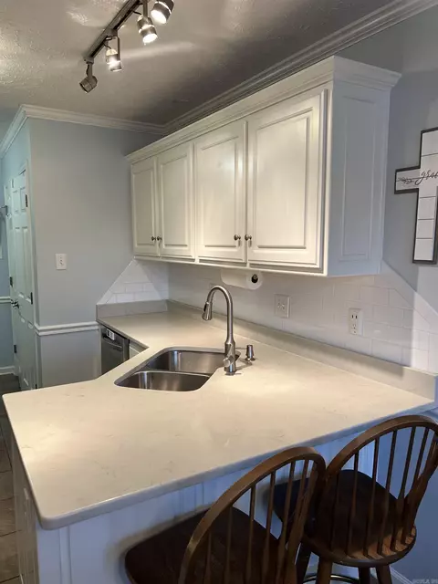Kitchen - 470 Nottingham Cir, Cabot, AR 72023 photo 2 of 8