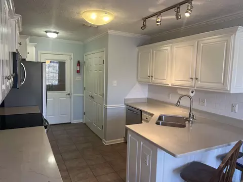 Kitchen - 470 Nottingham Cir, Cabot, AR 72023 photo 8 of 8