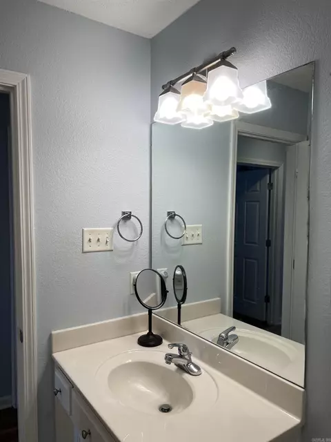 Bath - 470 Nottingham Cir, Cabot, AR 72023 photo 8 of 8