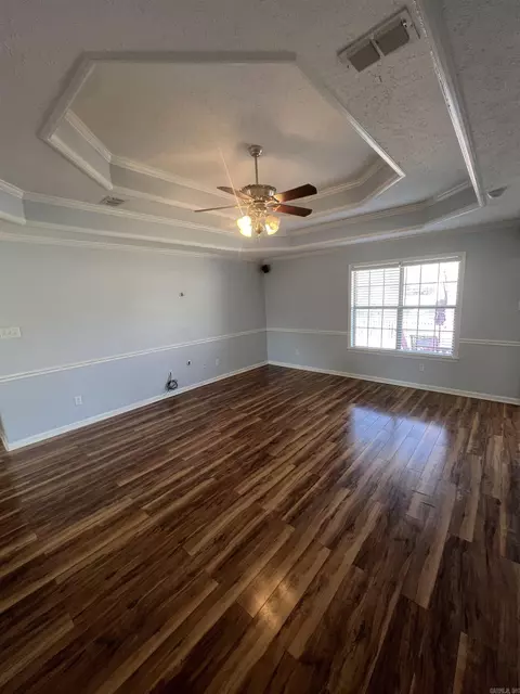 Living - 470 Nottingham Cir, Cabot, AR 72023 photo 2 of 3