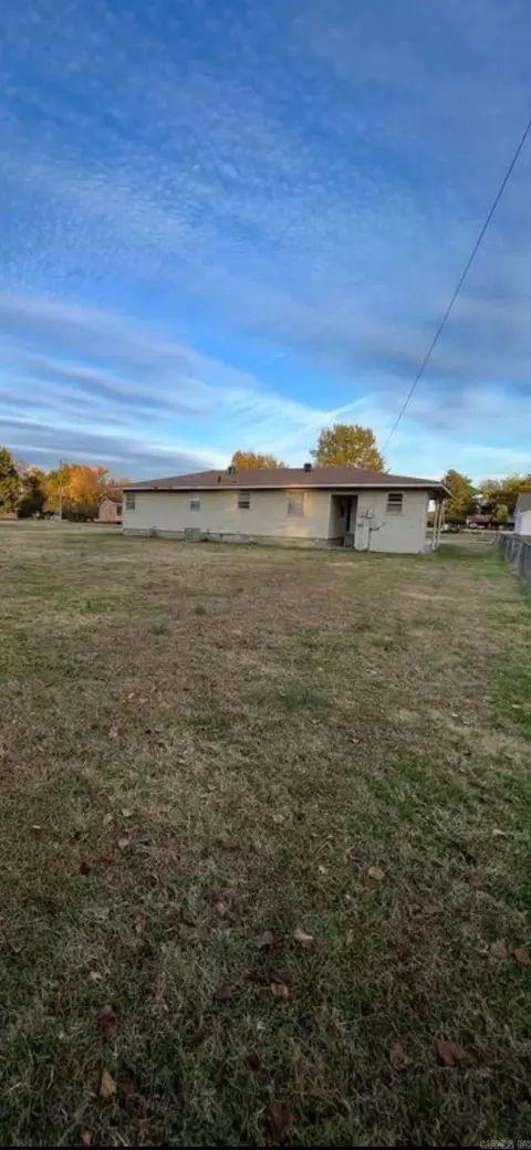 817 Ellis, Trumann, AR 72472 photo 2