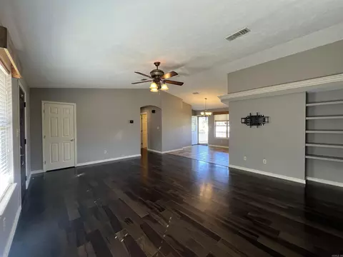 Living - 102 Peace Valley Rd, Ash Flat, AR 72513 photo 2 of 3