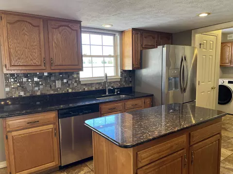 Kitchen - 102 Peace Valley Rd, Ash Flat, AR 72513 photo 3 of 4