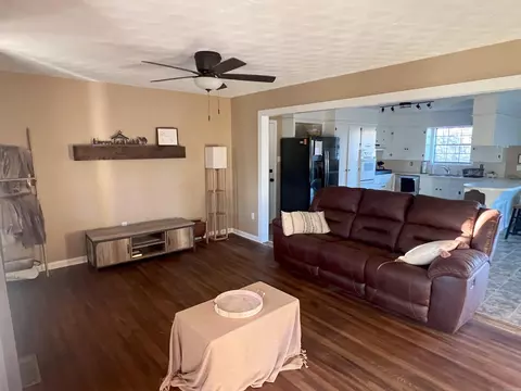 Living - 401 Hwy 64 E, Conway, AR 72032 photo 2 of 2