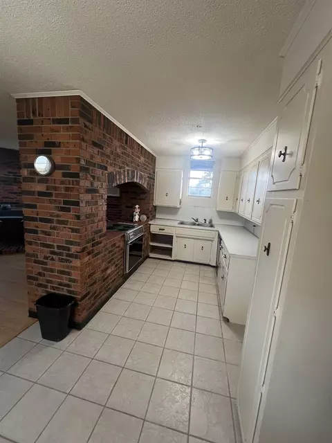 Kitchen - 1231 Barranger Rd, Bismarck, AR 71929 photo 1 of 2