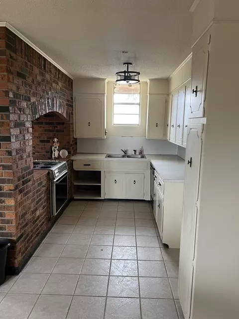 Kitchen - 1231 Barranger Rd, Bismarck, AR 71929 photo 2 of 2