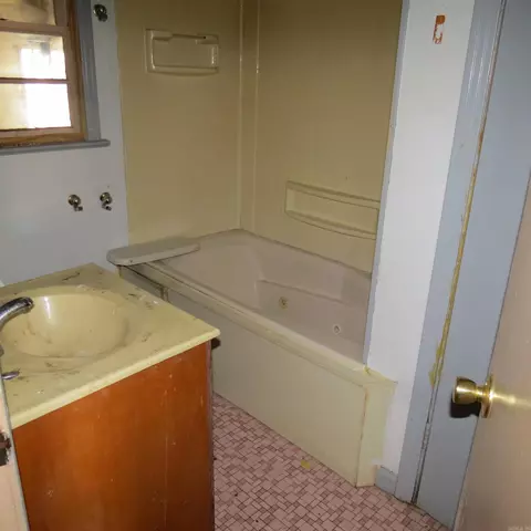 Bath - 1810 W 32, Pine Bluff, AR 71603 photo 1 of 2
