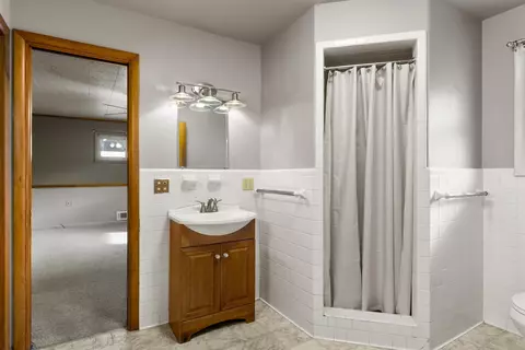 Bath - 412 Elm St, Augusta, AR 72006 photo 4 of 5