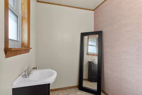 Bath - 412 Elm St, Augusta, AR 72006 photo 1 of 5