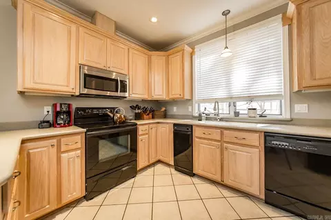Kitchen - 1145 Davidson Cir, Edgemont, AR 72044 photo 4 of 6