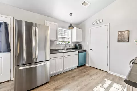 Kitchen - 6505 Rolla Rd, Benton, AR 72019 photo 1 of 2