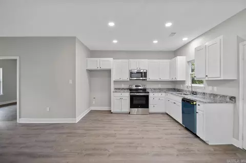 910 Thelma, Benton, AR 72015 photo 6