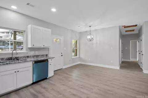 910 Thelma, Benton, AR 72015 photo 8