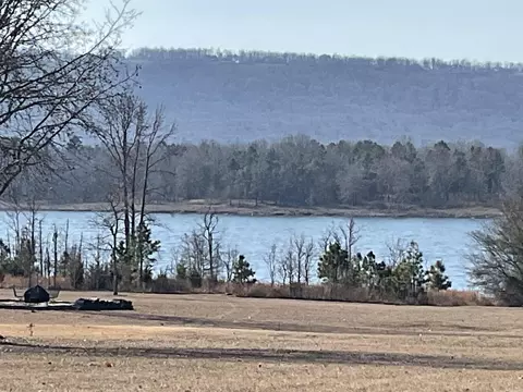 L13 Landiing At Emerald Isle, Greers Ferry, AR 72067