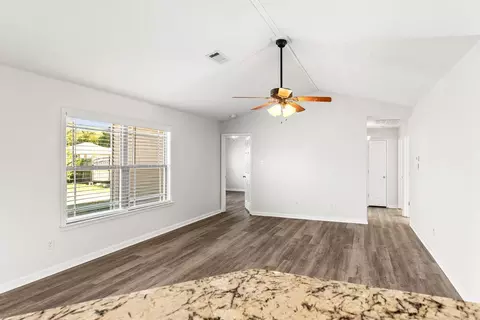 Living - 42 Bryson Dr, Ward, AR 72176 photo 4 of 5