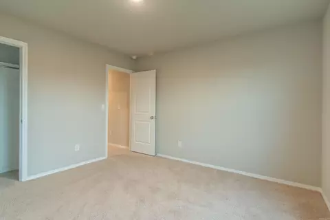 Bedroom - 1302 Springvine Dr, Searcy, AR 72143 photo 4 of 6