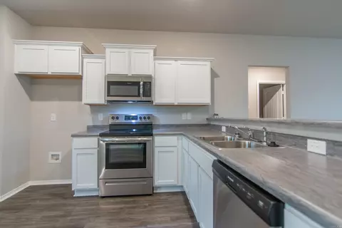 Kitchen - 1302 Springvine Dr, Searcy, AR 72143 photo 1 of 5