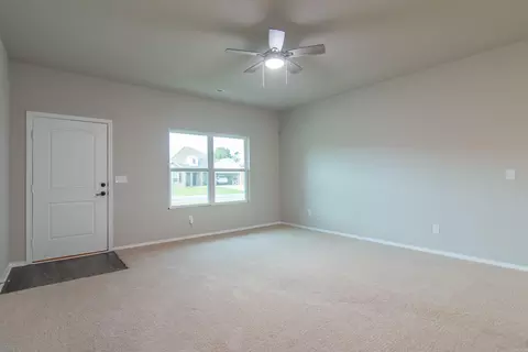 Living - 1302 Springvine Dr, Searcy, AR 72143 photo 2 of 2