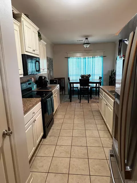 Kitchen - 8 White Cloud, Greenbrier, AR 72058 photo 2 of 2