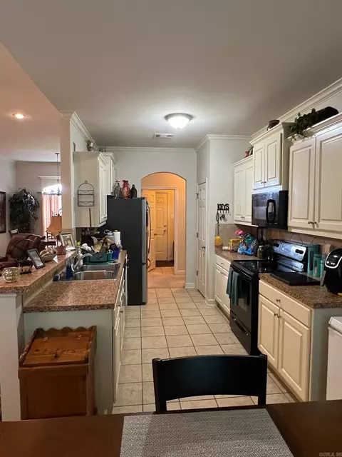 Kitchen - 8 White Cloud, Greenbrier, AR 72058 photo 1 of 2