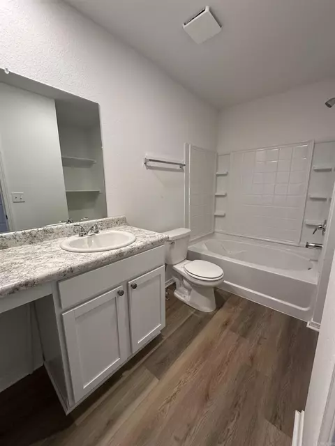 Bath - 6064 Croft Ave, Benton, AR 72019 photo 1 of 2