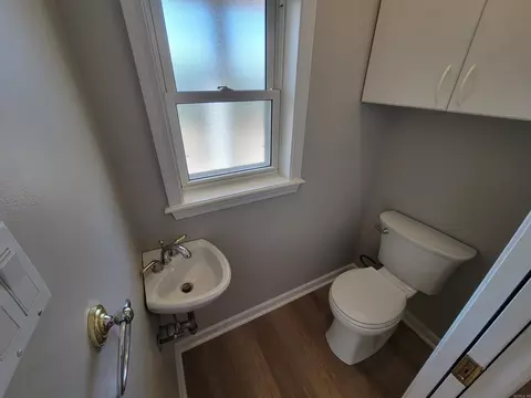 Bath - 511 Round Mtn, Conway, AR 72034 photo 5 of 6