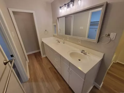 Bath - 511 Round Mtn, Conway, AR 72034 photo 6 of 6