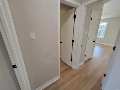 Entry Way - 511 Round Mtn, Conway, AR 72034 photo 2 of 3
