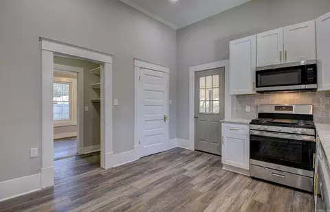Entry Way - 320 E Cedar St, Warren, AR 71671 photo 5 of 6