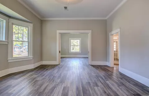 Living - 320 E Cedar St, Warren, AR 71671 photo 3 of 8
