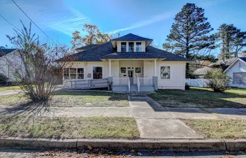 Exterior - 320 E Cedar St, Warren, AR 71671 photo 1 of 6