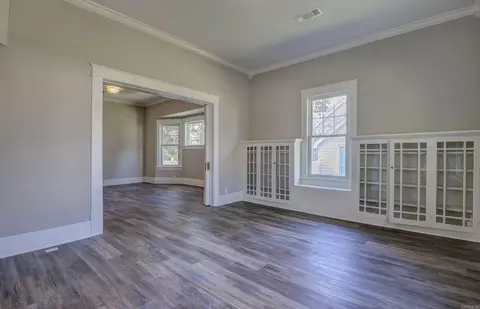 Living - 320 E Cedar St, Warren, AR 71671 photo 4 of 8