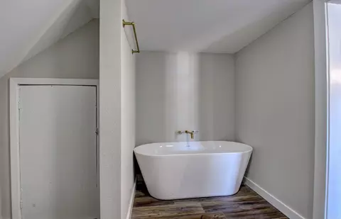 Bath - 320 E Cedar St, Warren, AR 71671 photo 3 of 3