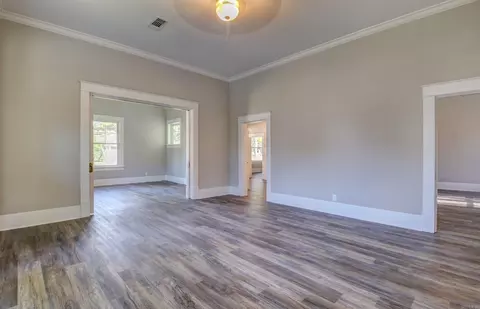Living - 320 E Cedar St, Warren, AR 71671 photo 2 of 8