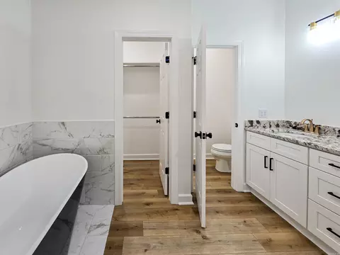Bath - 207 Cypress St, Marked Tree, AR 72365 photo 6 of 7
