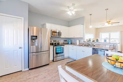 Kitchen - 205 Harper Dr, Brookland, AR 72417 photo 3 of 4